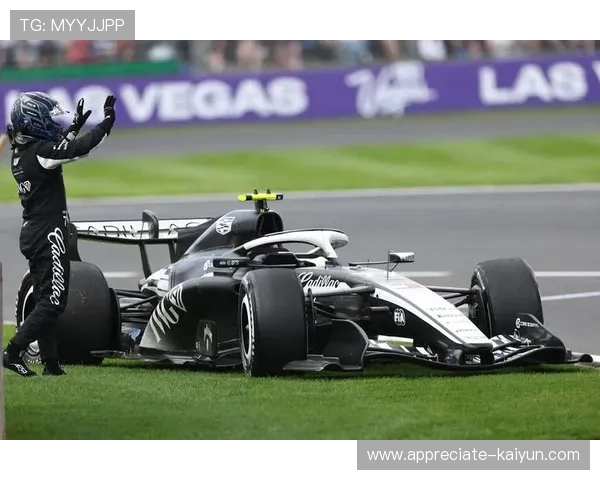 F1赛事新赛季引发热议 车队阵容大换血与新技术应用成为焦点